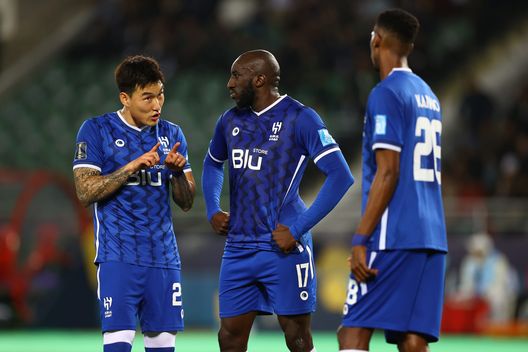 Hyunsoo Jang, Moussa Marega e Mohamed Kanno durante la finale della Coppa del Mondo per Club FIFA Marocco 2022 tra Real Madrid e Al Hilal al Prince Moulay Abdellah, l'11 febbraio 2023 a Rabat, Marocco. (Foto di Michael Steele/Getty Images) Da un mondiale all’altro: nel 2023 Real Madrid e Al-Hilal si sfidavano in finale- immagine 3